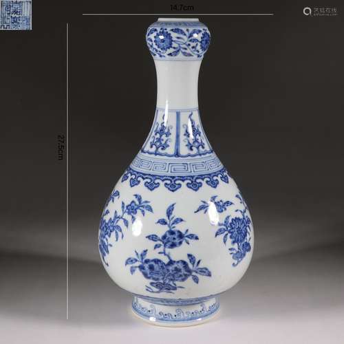 Blue and White Sanduo Garlic-Head-Shaped Vase