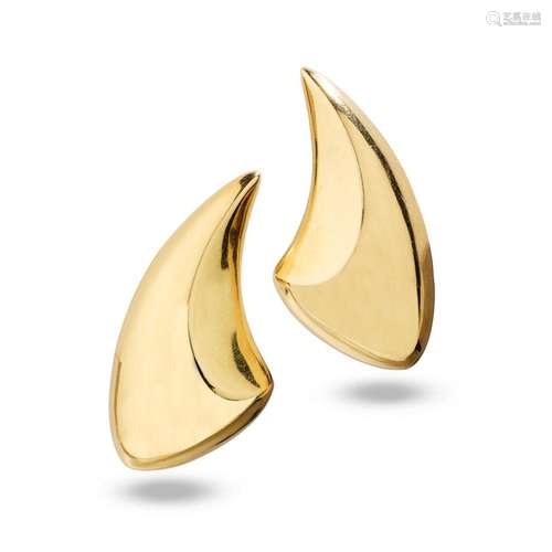 Peter Wong: A pair of earrings