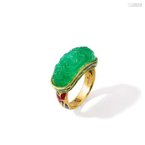 An Indian emerald and enamel ring