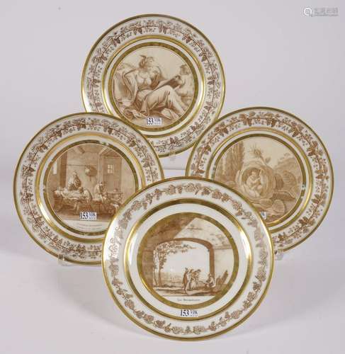 Lot de quatre assiettes rondes en porcelaine de Paris à déco...