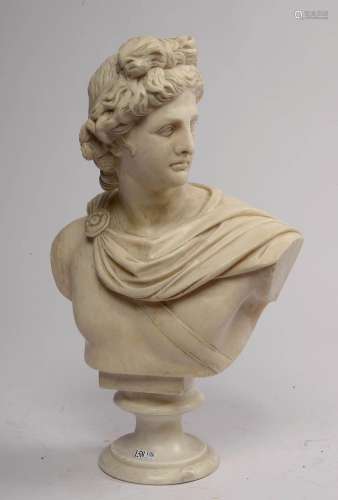 "Buste d'Apollon" en marbre blanc sculpté. D'après...