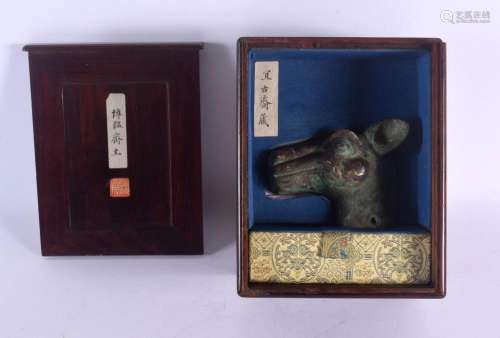 AN UNUSUAL CHINESE BRONZE DEER HEAD GOLD INLAID POLE FINIAL ...