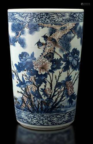 A large porcelain jardiniere, China, Qing Dynasty