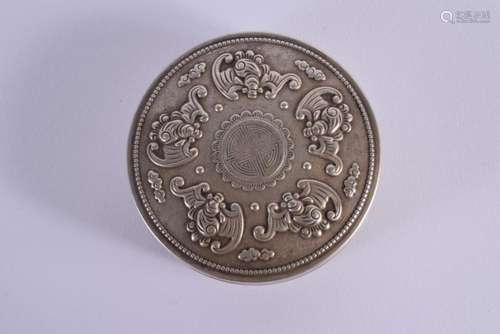 A CHINESE WHITE METAL BOX AND COVER 20th Century. 68 grams. ...