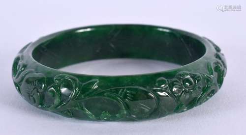 A CHINESE CARVED JADE BANGLE 20th Century. 7 cm diameter.