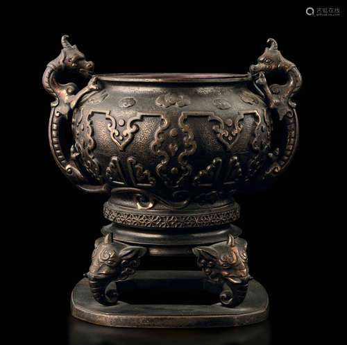 A bronze censer, China, Qing Dynasty, 1700s