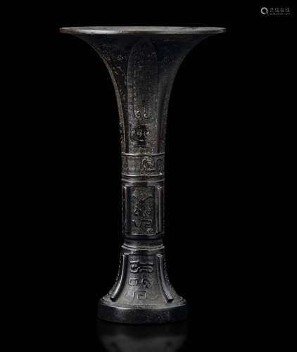 A bronze vase, China, Ming Dynasty, 1600s