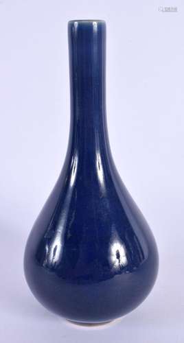 A CHINESE MONOCHROME BLUE PORCELAIN VASE 20th Century. 14 cm...