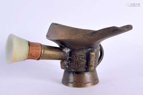 AN EARLY 20TH CENTURY CHINESE BRONZE FEEDING VESSEL Late Qin...