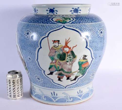 A LARGE CHINESE BLUE AND WHITE FAMILLE VERTE PORCELAIN VASE ...