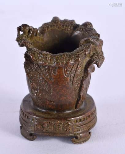 A JAPANESE BRONZE CENSER. 4.75 cm x 4 cm.