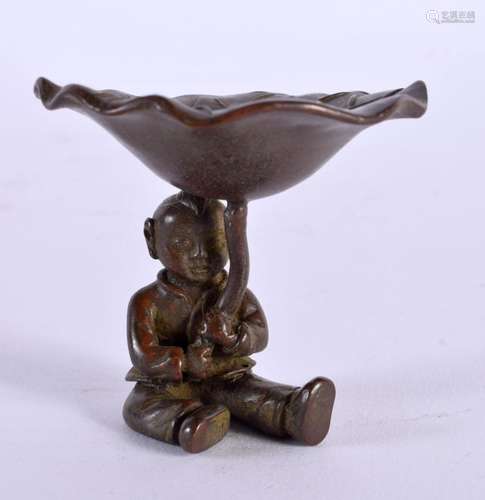 A JAPANESE BRONZE LILY PAD OKIMONO. 6.25 cm x 6 cm.