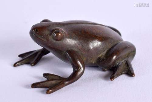 A JAPANESE BRONZE FROG OKIMONO. 4.5 cm x 4 cm.