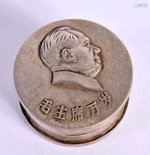 A CHINESE WHITE METAL MAO BOX AND COVER 20th Century. 69 gra...