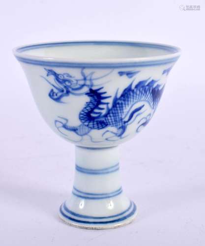 A CHINESE BLUE AND WHITE PORCELAIN STEM CUP 20th Century. 8 ...