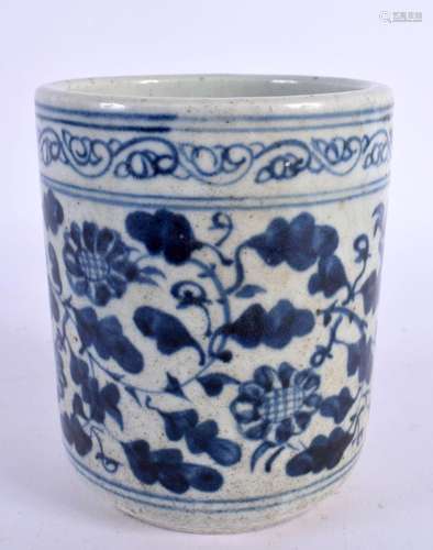 A CHINESE BLUE AND WHITE PORCELAIN BRUSH POT 20th Century. 1...