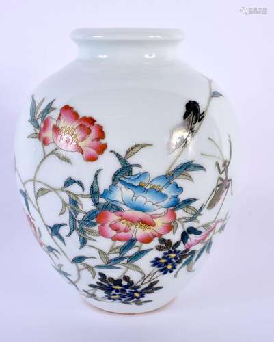 A CHINESE REPUBLICAN PERIOD FAMILLE ROSE VASE painted with f...