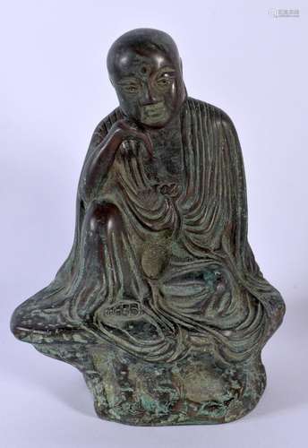 A 19TH CENTURY CHINESE BRONZE FIGURE OF A BUDDHA Qing. 19 cm...