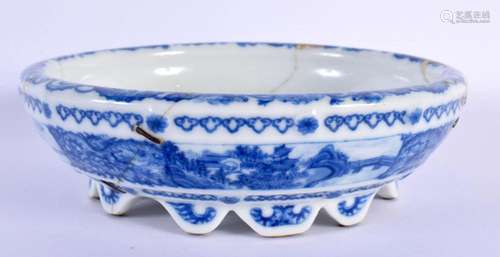 A 19TH CENTURY CHINESE BLUE AND WHITE PORCELAIN NARCISSUS BO...