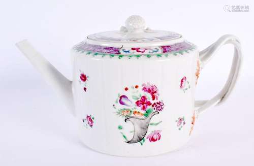 A FINE 18TH CENTURY CHINESE EXPORT BARREL FORM PORCELAIN TEA...