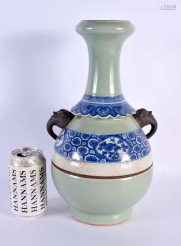 A LARGE 19TH CENTURY CHINESE BLUE AND WHITE CELADON PORCELAI...