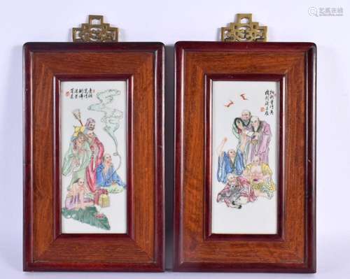 A PAIR OF CHINESE FAMILLE ROSE PORCELAIN AND HARDWOOD PLAQUE...