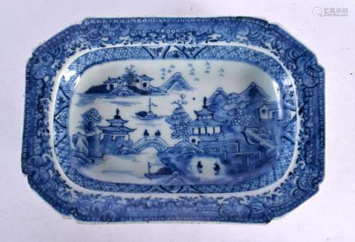 AN 18TH CENTURY CHINESE EXPORT BLUE AND WHITE PORCELAIN DISH...