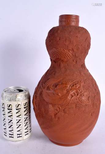 A LATE 19TH CENTURY JAPANESE MEIJI PERIOD TERRACOTTA VASE de...