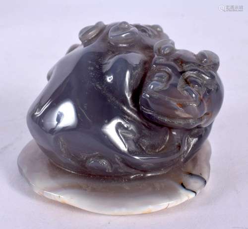 AN EARLY 20TH CENTURY CHINESE CARVED AGATE FIGURE OF A BEAST...