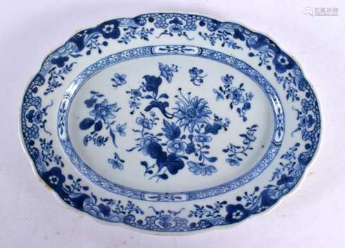 AN 18TH CENTURY CHINESE EXPORT BLUE AND WHITE PORCELAIN DISH...