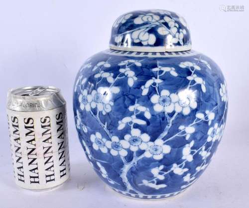 A LARGE 19TH CENTURY CHINESE BLUE AND WHITE PORCELAIN GINGER...