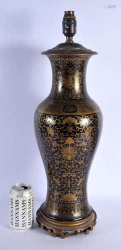 A LARGE 19TH CENTURY CHINESE GILT DECORATED BALUSTER PORCELA...