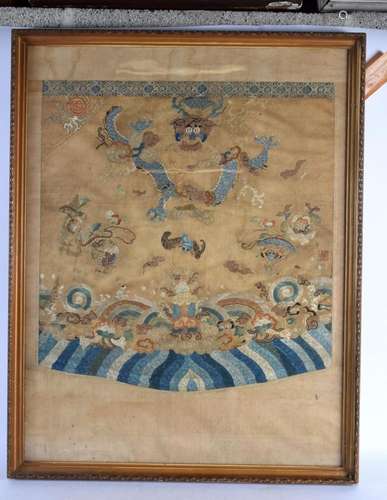 AN 18TH/19TH CENTURY CHINESE SILKWORK DRAGON PANEL Qianlong/...