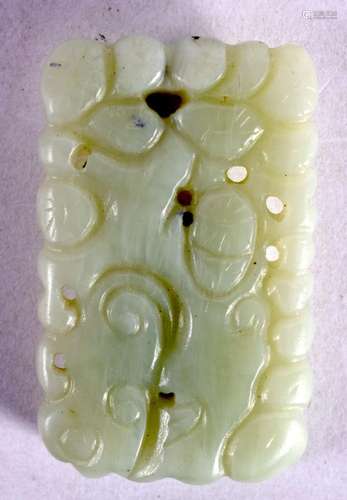 A CHINESE JADE PENDANT 20th Century. 5 cm x 3 cm.