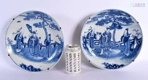 A LARGE PAIR OF 19TH CENTURY CHINESE BLUE AND WHITE PORCELAI...