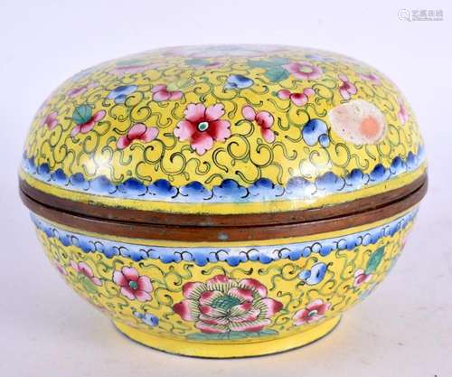 A 19TH CENTURY CHINESE CANTON ENAMEL BOX AND COVER Qing. 11 ...