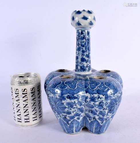 A LARGE 19TH CENTURY CHINESE BLUE AND WHITE PORCELAIN TULIP ...