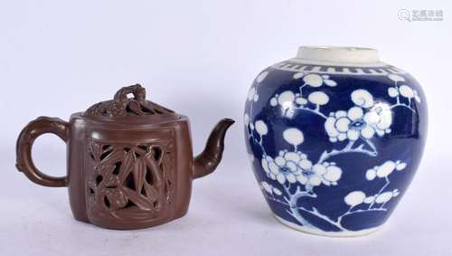 AN EARLY 20TH CENTURY CHINESE YIXING POTTERY TEAPOT AND COVE...