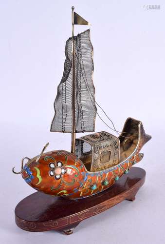 AN EARLY 20TH CENTURY CHINESE SILVER AND ENAMEL BOAT Late Qi...