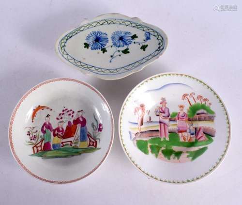 THREE CHINESE PORCELAIN DISHES. 10 cm wide. (3)