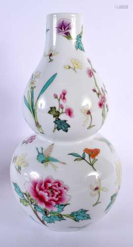 A CHINESE REPUBLICAN PERIOD FAMILLE ROSE DOUBLE GOURD VASE. ...