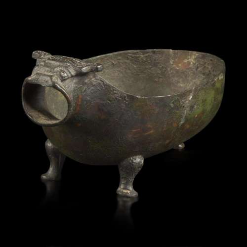 A Chinese archaic bronze animal-form pouring vessel, Yi 青铜...