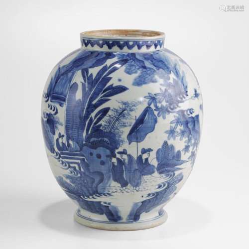 A Chinese blue and white porcelain ovoid jar 青花橄榄尊 17th...