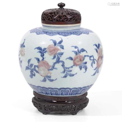 A Chinese underglaze blue and red porcelain jar 清花釉里红三...