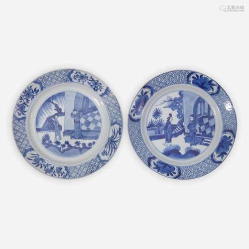 Two Chinese blue and white porcelain figural plates 青花人物...