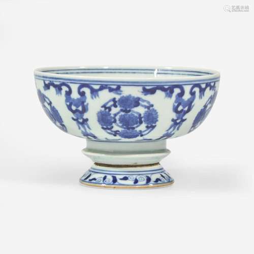 An unusual Chinese blue and white porcelain rotating footed ...