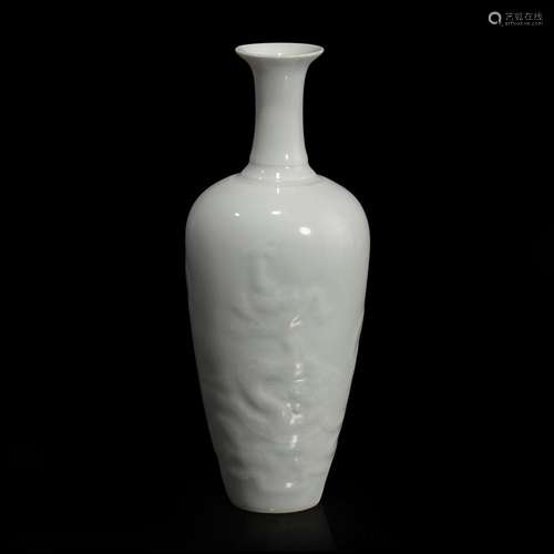 A Chinese amphora-shaped "Dragon" vase 龙纹双耳瓶 ...