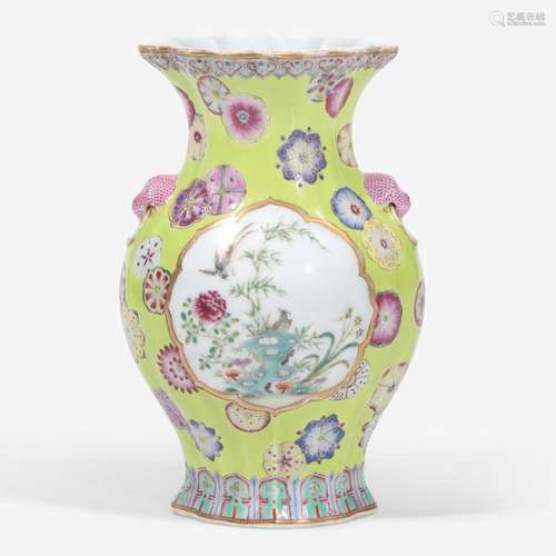 A finely-decorated chartreuse-ground lobed cabinet vase 粉彩...