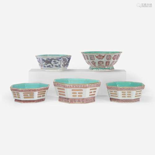 Group of five assorted Chinese porcelain bowls 瓷碗五件 Qing...