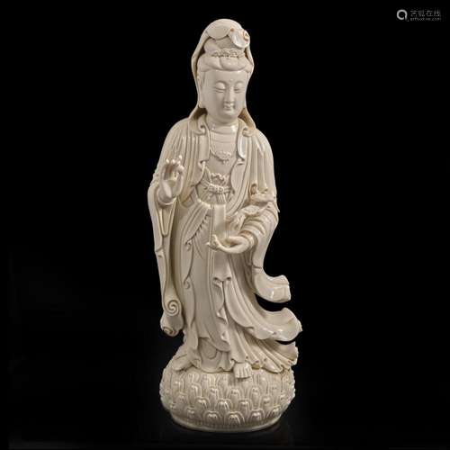 A large Dehua blanc de Chine figure of Guanyin 德化窑观音像 ...